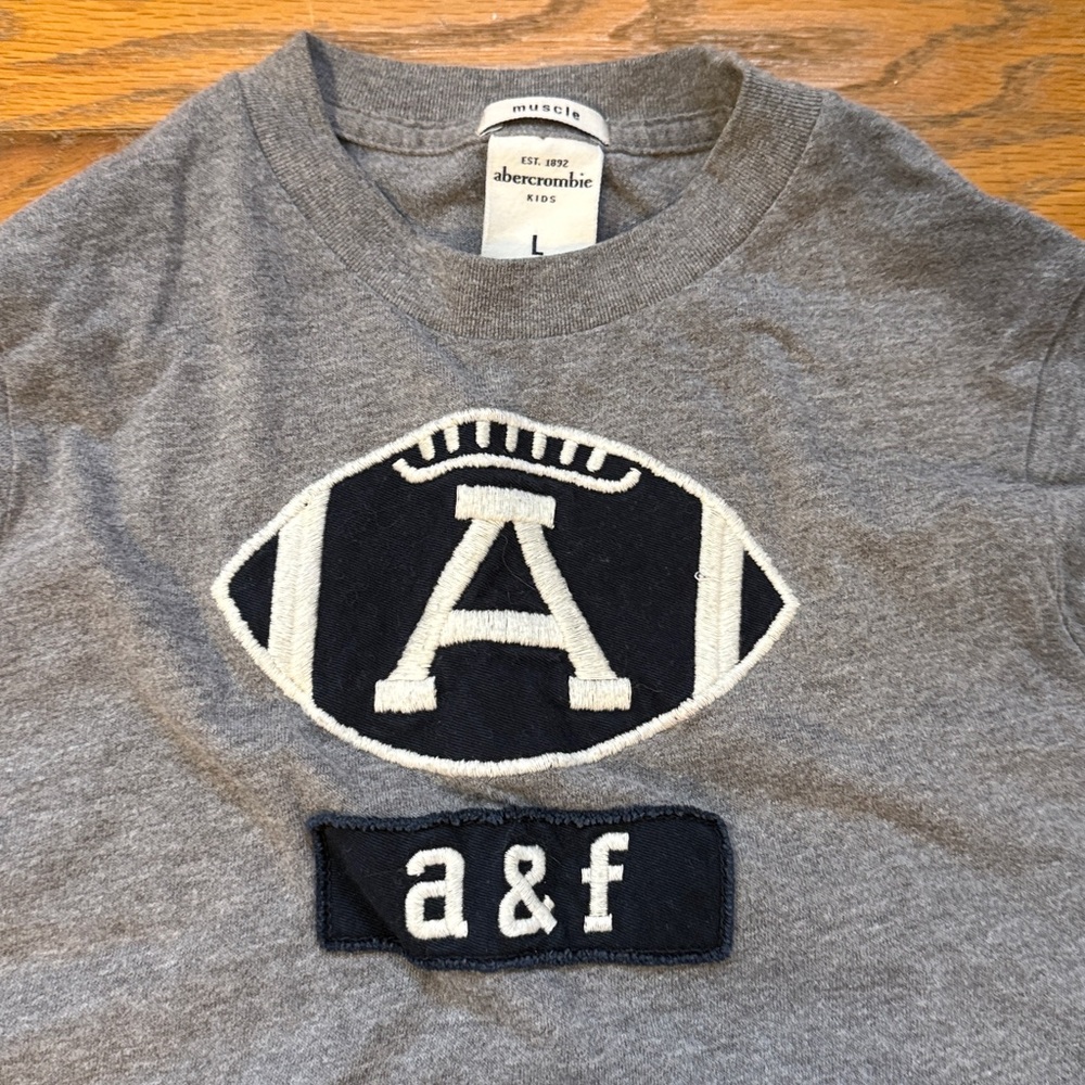 Abercrombie & Fitch boys muscle long sleeve Tee - Picture 4 of 8